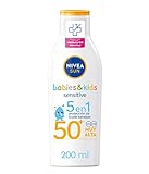 NIVEA SUN Babies & Kids Sensitive Leche Solar para niños FP50+ (1 x 200 ml), protector solar infantil para piel sensible, crema solar para bebés resistente al agua